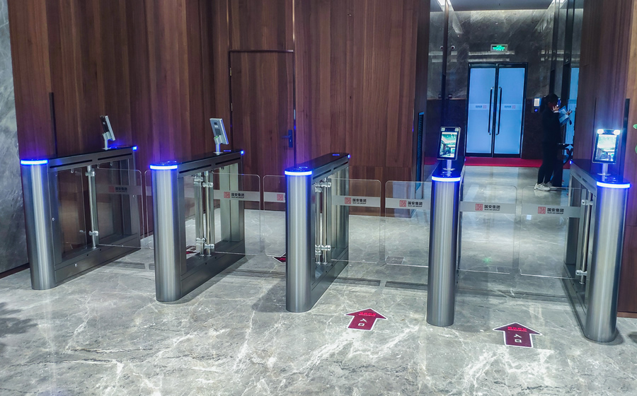辦公大樓安裝的純室內(nèi)擺閘機(jī)