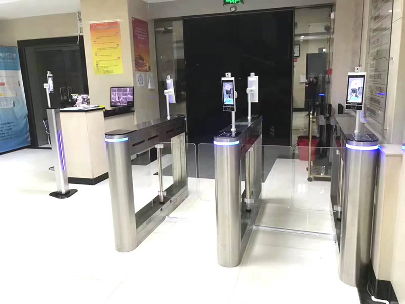 人臉識別測溫通道閘機(jī)的運(yùn)用場所有哪些？