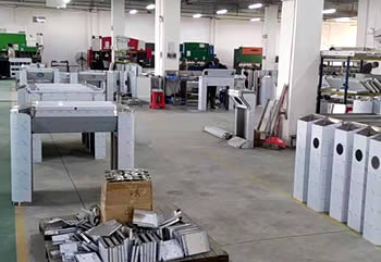 通道閘機(jī)廠家的智能擺閘價(jià)格多少？