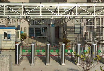 防撞擺閘閘機多少錢一臺？